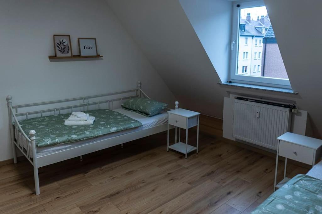 Moderne Ferienwohnung In Gelsenkirchen-Schalke Fuer 1 Bis 7 Personen Mit Terrasse, Ideal Fuer Gruppen & Stadionbesuche Εξωτερικό φωτογραφία
