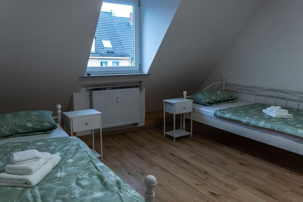 Moderne Ferienwohnung In Gelsenkirchen-Schalke Fuer 1 Bis 7 Personen Mit Terrasse, Ideal Fuer Gruppen & Stadionbesuche Εξωτερικό φωτογραφία