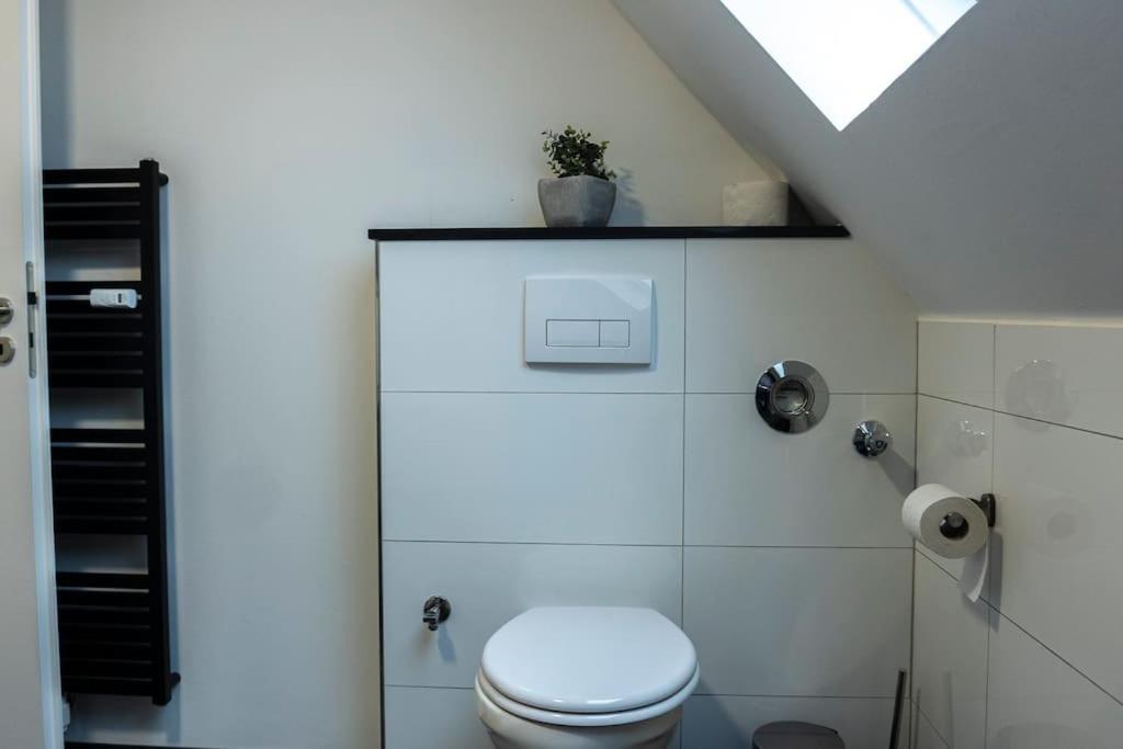 Moderne Ferienwohnung In Gelsenkirchen-Schalke Fuer 1 Bis 7 Personen Mit Terrasse, Ideal Fuer Gruppen & Stadionbesuche Εξωτερικό φωτογραφία