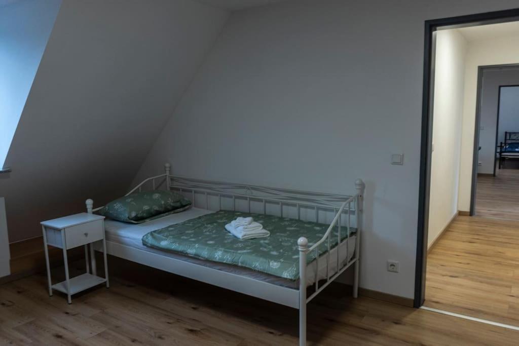Moderne Ferienwohnung In Gelsenkirchen-Schalke Fuer 1 Bis 7 Personen Mit Terrasse, Ideal Fuer Gruppen & Stadionbesuche Εξωτερικό φωτογραφία