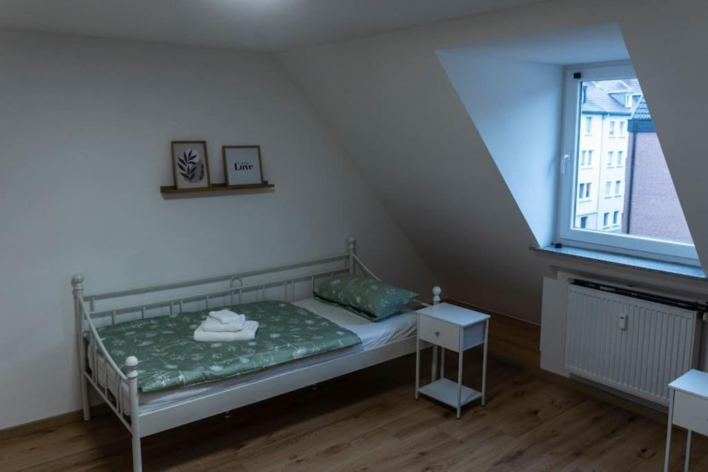 Moderne Ferienwohnung In Gelsenkirchen-Schalke Fuer 1 Bis 7 Personen Mit Terrasse, Ideal Fuer Gruppen & Stadionbesuche Εξωτερικό φωτογραφία