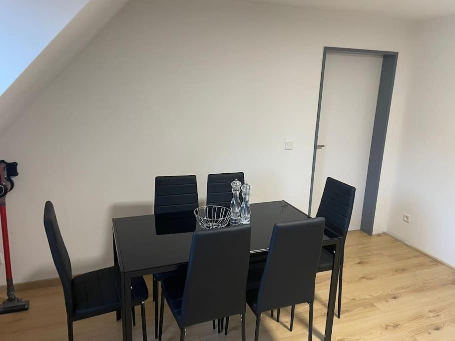 Moderne Ferienwohnung In Gelsenkirchen-Schalke Fuer 1 Bis 7 Personen Mit Terrasse, Ideal Fuer Gruppen & Stadionbesuche Εξωτερικό φωτογραφία