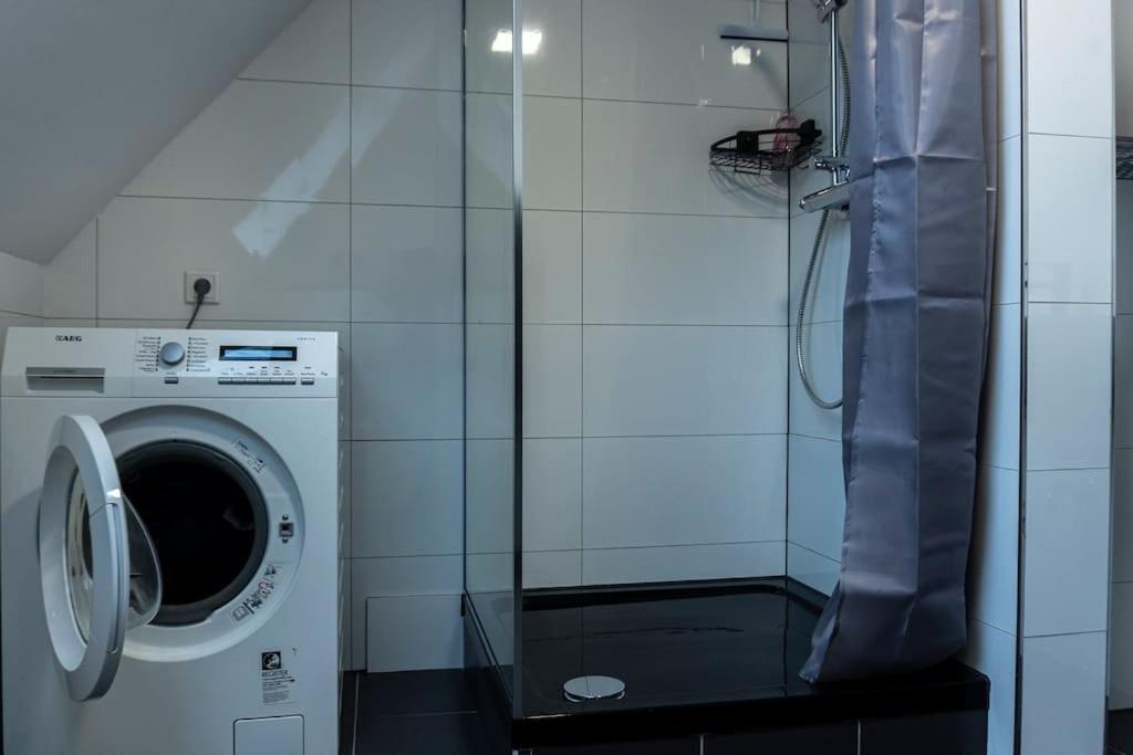 Moderne Ferienwohnung In Gelsenkirchen-Schalke Fuer 1 Bis 7 Personen Mit Terrasse, Ideal Fuer Gruppen & Stadionbesuche Εξωτερικό φωτογραφία