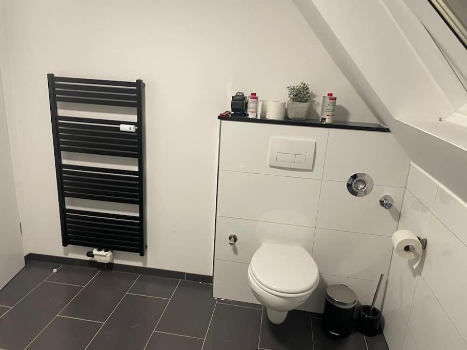 Moderne Ferienwohnung In Gelsenkirchen-Schalke Fuer 1 Bis 7 Personen Mit Terrasse, Ideal Fuer Gruppen & Stadionbesuche Εξωτερικό φωτογραφία
