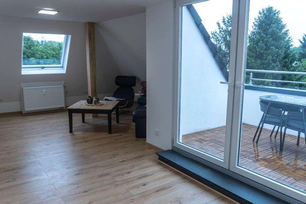 Moderne Ferienwohnung In Gelsenkirchen-Schalke Fuer 1 Bis 7 Personen Mit Terrasse, Ideal Fuer Gruppen & Stadionbesuche Εξωτερικό φωτογραφία