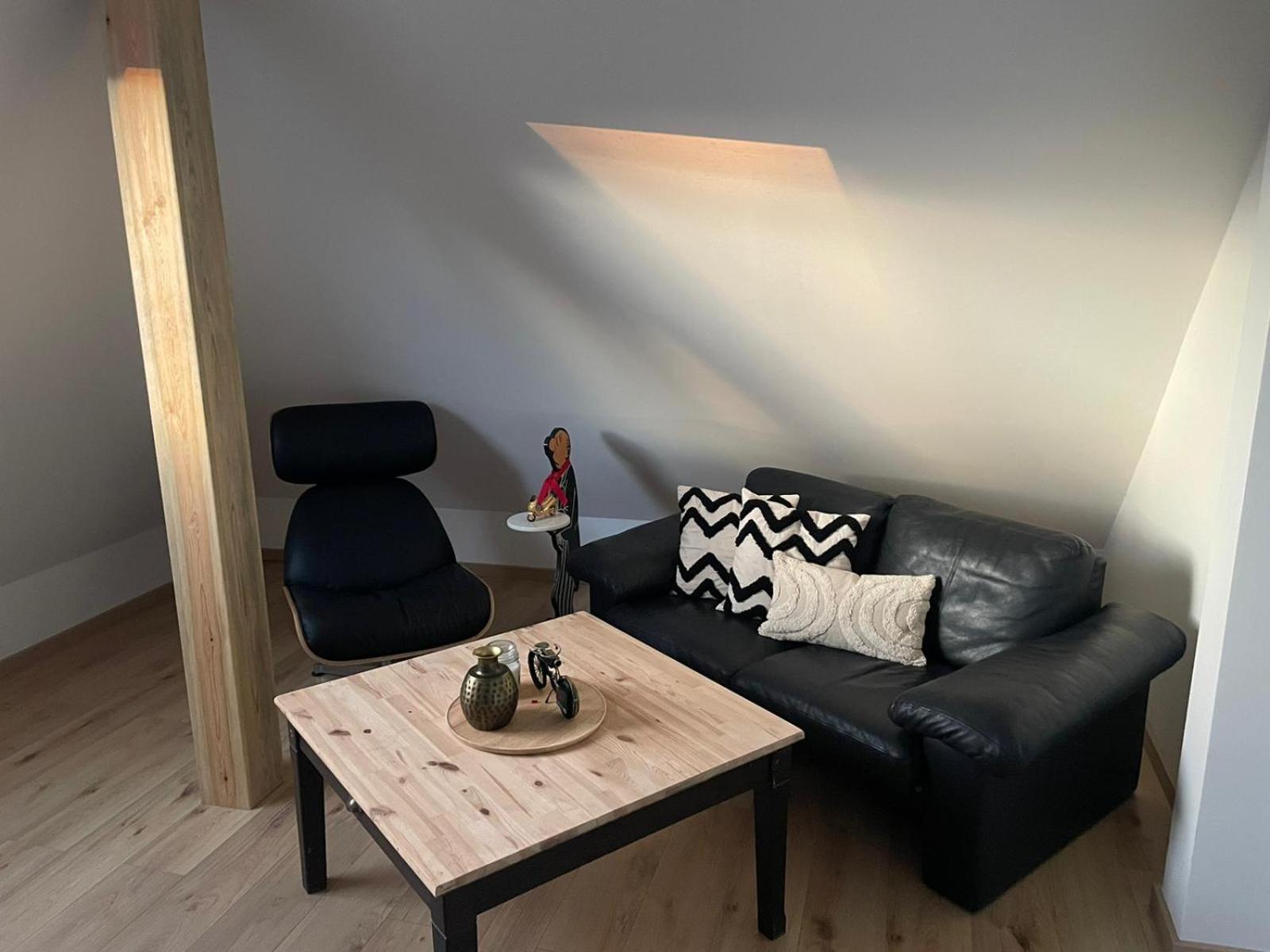 Moderne Ferienwohnung In Gelsenkirchen-Schalke Fuer 1 Bis 7 Personen Mit Terrasse, Ideal Fuer Gruppen & Stadionbesuche Εξωτερικό φωτογραφία