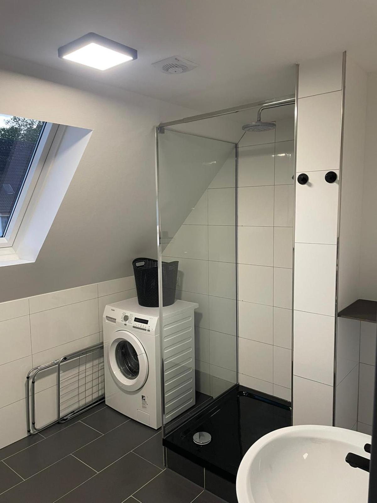 Moderne Ferienwohnung In Gelsenkirchen-Schalke Fuer 1 Bis 7 Personen Mit Terrasse, Ideal Fuer Gruppen & Stadionbesuche Εξωτερικό φωτογραφία