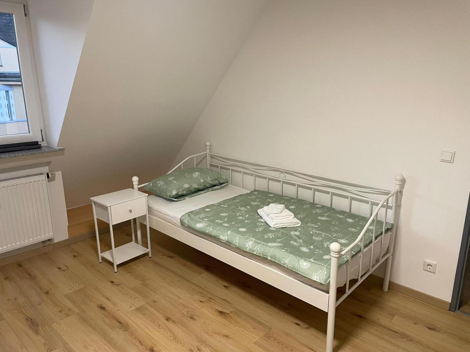 Moderne Ferienwohnung In Gelsenkirchen-Schalke Fuer 1 Bis 7 Personen Mit Terrasse, Ideal Fuer Gruppen & Stadionbesuche Εξωτερικό φωτογραφία