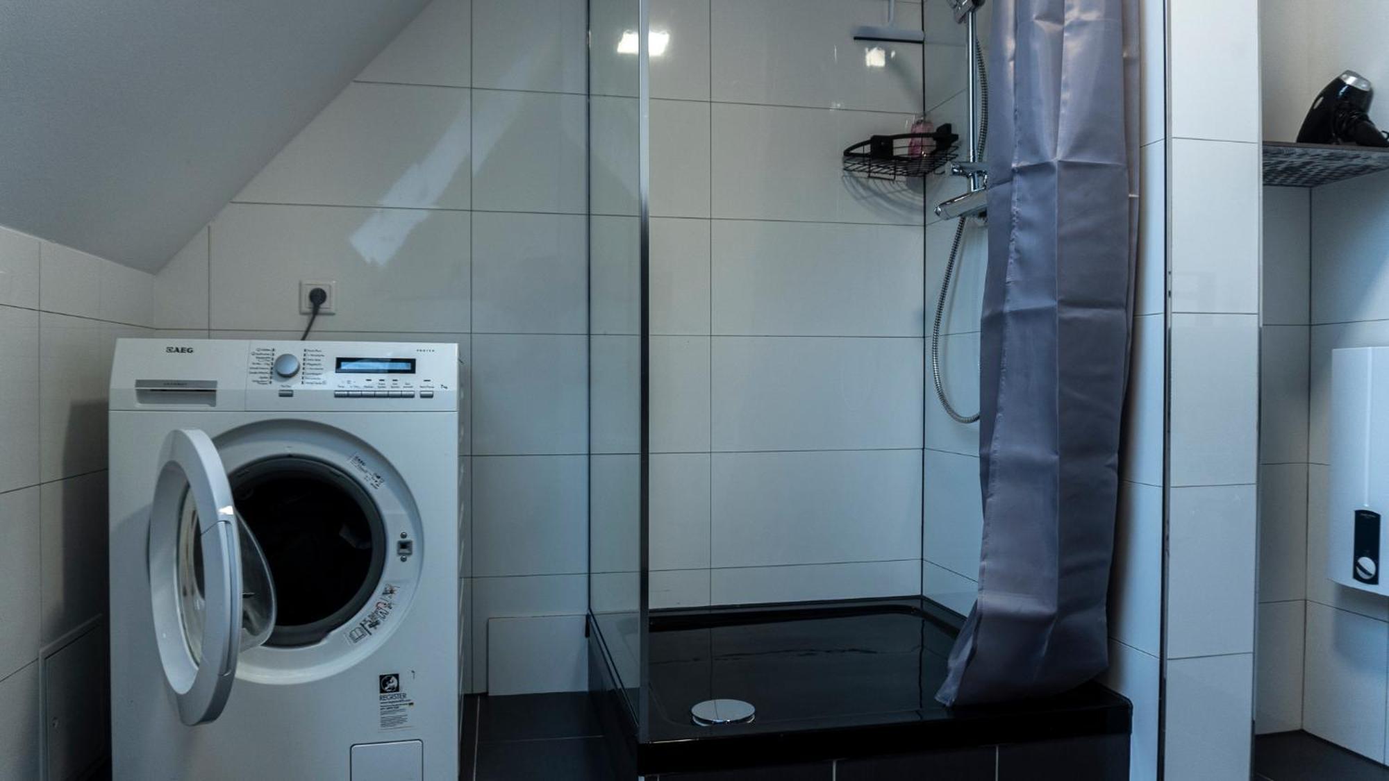 Moderne Ferienwohnung In Gelsenkirchen-Schalke Fuer 1 Bis 7 Personen Mit Terrasse, Ideal Fuer Gruppen & Stadionbesuche Εξωτερικό φωτογραφία